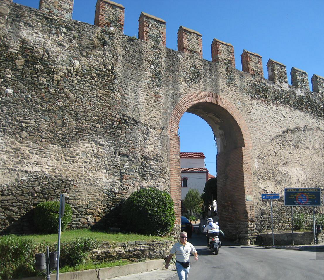 Крепостная стена города Фессалоники. Вид в наши дни