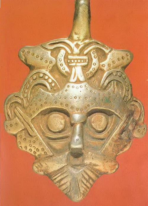 1. Серебряная подвеска из клада Х века, найденного в 1868 г. в Гнездово под Смоленском