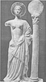 Рис. 131. Богиня в солнечном нимбе у колонны. Терракота. Пантикапей. II в. до н.э.