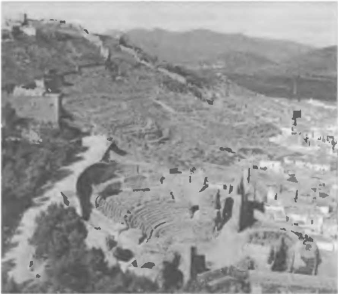 Рис. 10. Римский театр и крепость в Caгyнтe