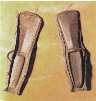 Железный топор как атрибут латенской культуры; в XIX в. было найдено множество декоративных самобытных предметов Латены